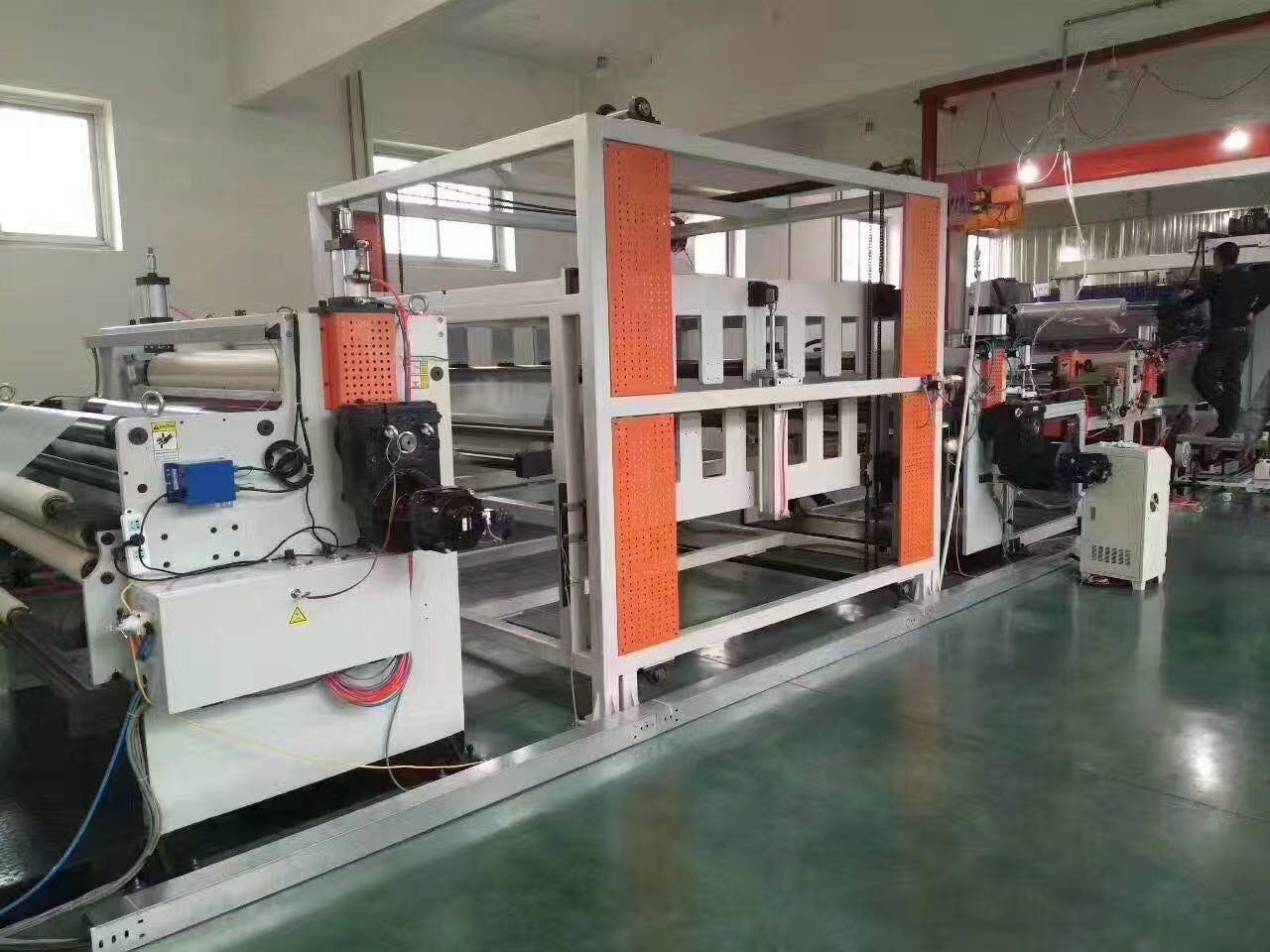 Derniers blogs de l'entreprise sur Solutions de coextrusion multicouche: ajouter de la fonctionnalité à votre ligne de extrusion de feuilles PC/PMMA