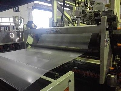 acheter Ligne d'extrusion de film coulé TPU avec un débit de 500 kg/h, une largeur de 1000-2000 mm et une conception à vis unique pour la production de films TPU de haute qualité online manufacture