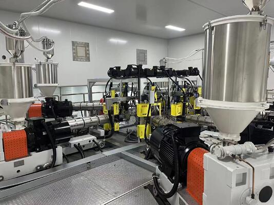 Acheter Machine d'extrusion de feuilles PP avec une largeur de 800 à 1500 mm et une épaisseur de 0,2 à 1,5 mm pour une production de 300 à 1000 kg/h online manufacture
