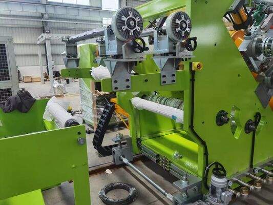 acheter Ligne de production de feuilles de PP en ampoules à co-extrusion à 4 couches avec une largeur de 800 à 1500 mm et une sortie de 300 à 700 kg/h online manufacture