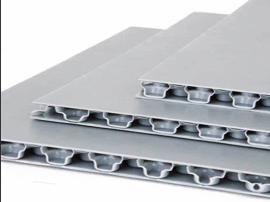 Ligne d'extrusion de plaque de nid d'abeille en PP multicouleurs/uniques utilisée pour une boîte de roulement à haute résistance